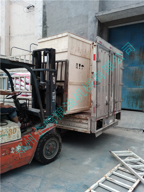 企鵝榨油機廠家印度客戶設(shè)備發(fā)貨(圖2) 企鵝榨油機廠家印度客戶設(shè)備發(fā)貨(圖2)